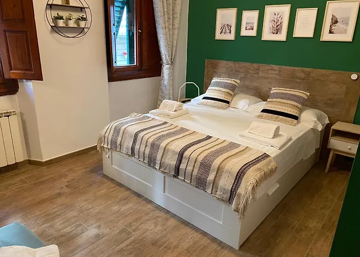 Faceroom